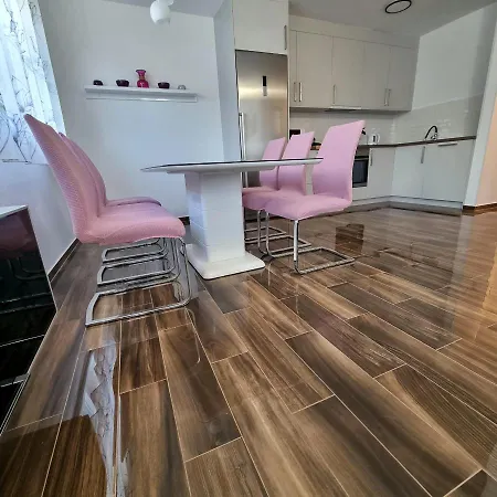 Happiness Трогир