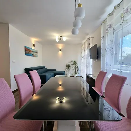 Happiness Apartment *